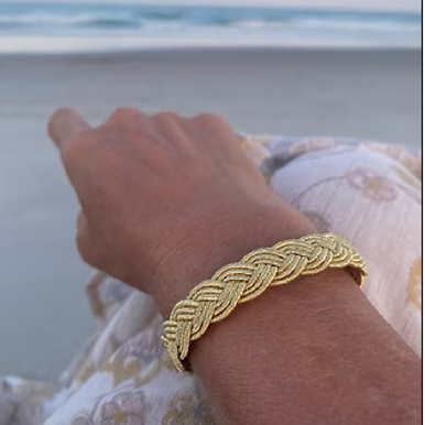 The Heart Knot Gold Interlace Bracelet