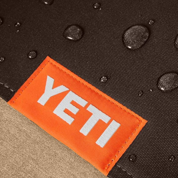 Yeti Lowlands Waterproof Hydrobarrier Layer Blanket - Wetlands Camo